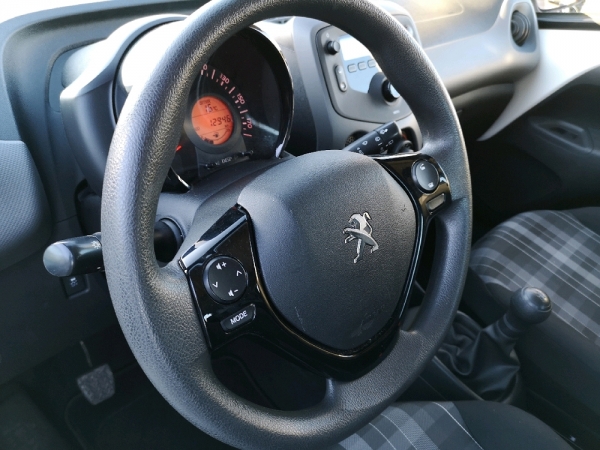 PEUGEOT 108