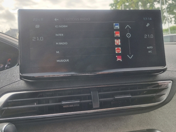 PEUGEOT 5008