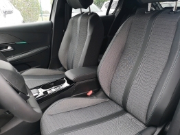 PEUGEOT 208 photo 