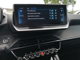 PEUGEOT 208 photo 
