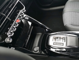 PEUGEOT 208 photo 