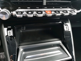 PEUGEOT 208 photo 