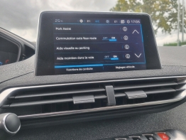 PEUGEOT 3008 photo 