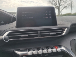 PEUGEOT 5008 photo 