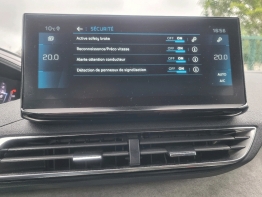 PEUGEOT 3008 photo 