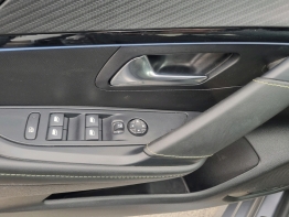 PEUGEOT 208 photo 
