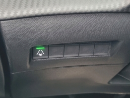 PEUGEOT 208 photo 