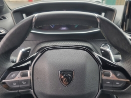 PEUGEOT 208 photo 