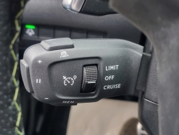 PEUGEOT 208 photo 