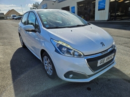 PEUGEOT 208 photo 