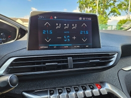 PEUGEOT 3008 photo 