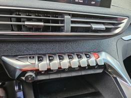 PEUGEOT 3008 photo 